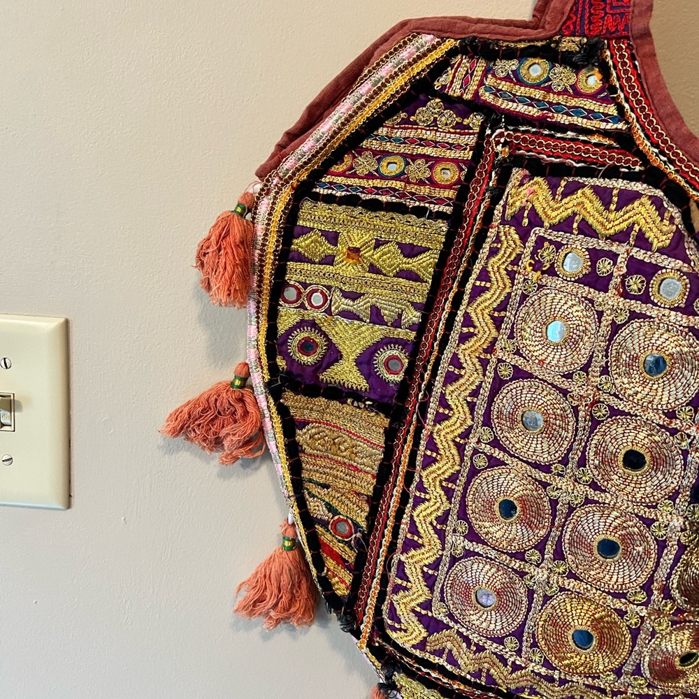 Vintage Banjara tote bag. Zip top, zip pocket inside. Mirrors, embroidery tassel - Picture 5 of 14